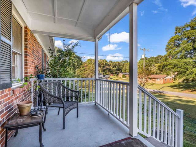 127 Crystal Dr, Cowpens, SC 29330