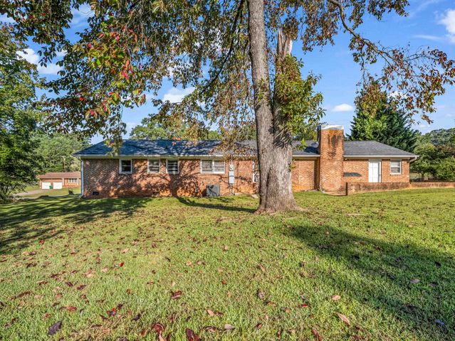 127 Crystal Dr, Cowpens, SC 29330