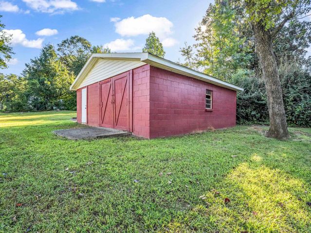 127 Crystal Dr, Cowpens, SC 29330