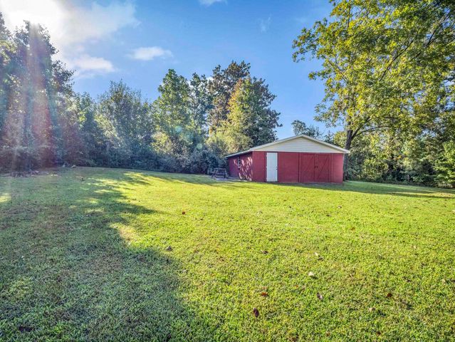 127 Crystal Dr, Cowpens, SC 29330