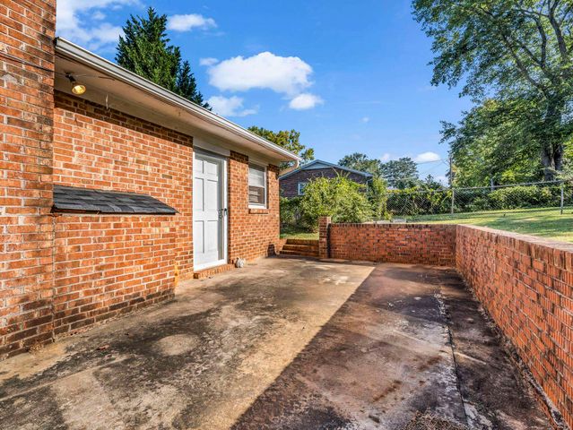 127 Crystal Dr, Cowpens, SC 29330