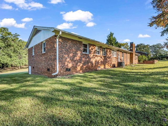 127 Crystal Dr, Cowpens, SC 29330