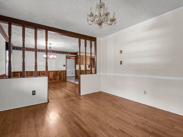 127 Crystal Dr, Cowpens, SC 29330