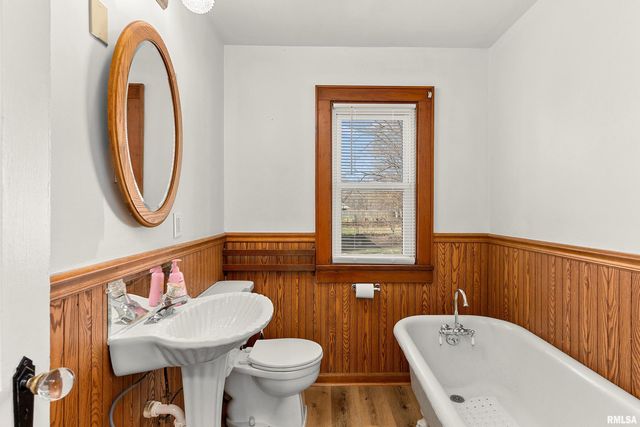 209 N THORNCREST Avenue, Creve Coeur, IL 61610