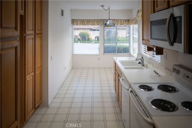 4208 Village 4, Camarillo, CA 93012