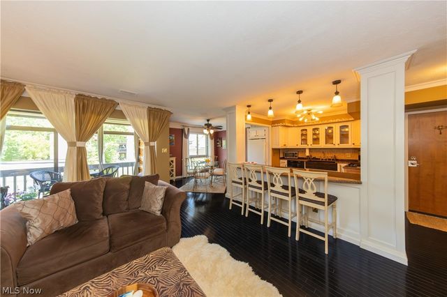 1115 Canyon View Road 103, Sagamore Hills, OH 44067