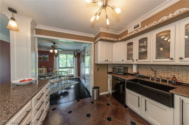 1115 Canyon View Road 103, Sagamore Hills, OH 44067