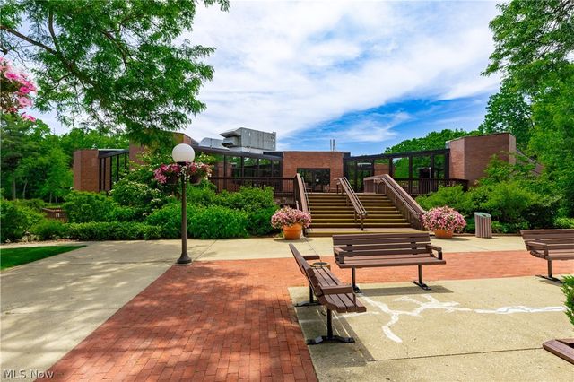 1115 Canyon View Road 103, Sagamore Hills, OH 44067