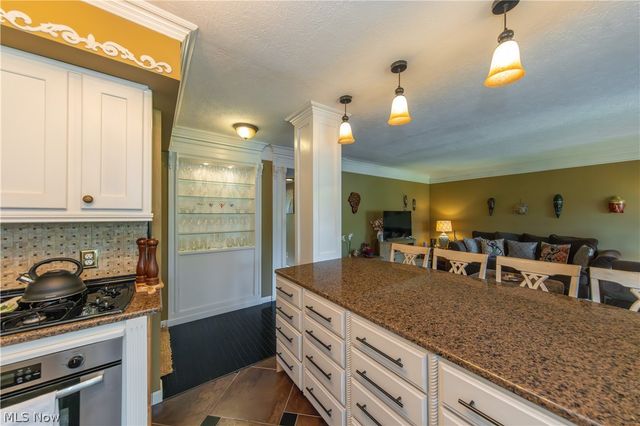 1115 Canyon View Road 103, Sagamore Hills, OH 44067