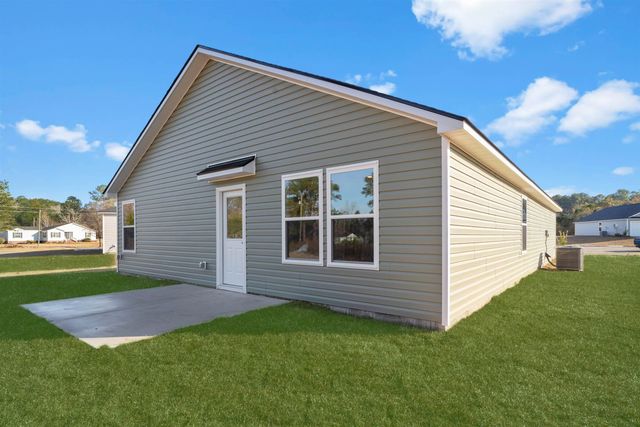605 Shady Ridge Dr, Loris, SC 29569