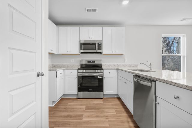 605 Shady Ridge Dr, Loris, SC 29569