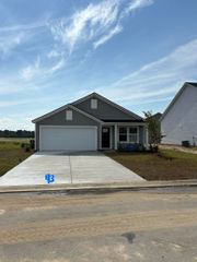 605 Shady Ridge Dr, Loris, SC 29569