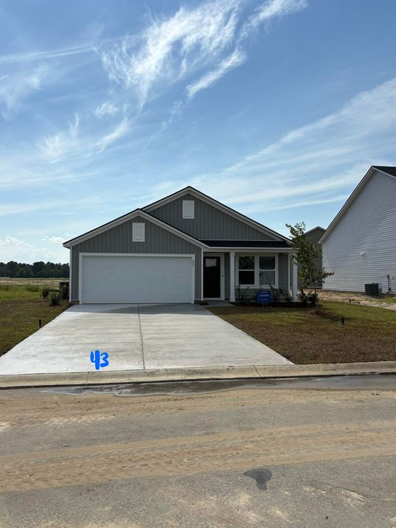 605 Shady Ridge Dr, Loris, SC 29569