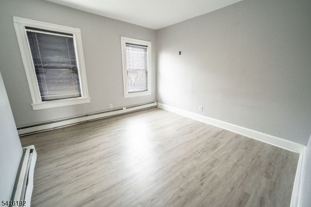 580 Hunterdon St, Newark City, NJ 07108