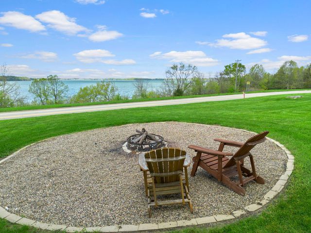 9285 Parley Lake Road, Waconia, MN 55387