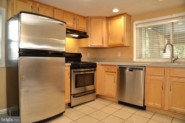 11 DUKE ST, Millersville, PA 17551