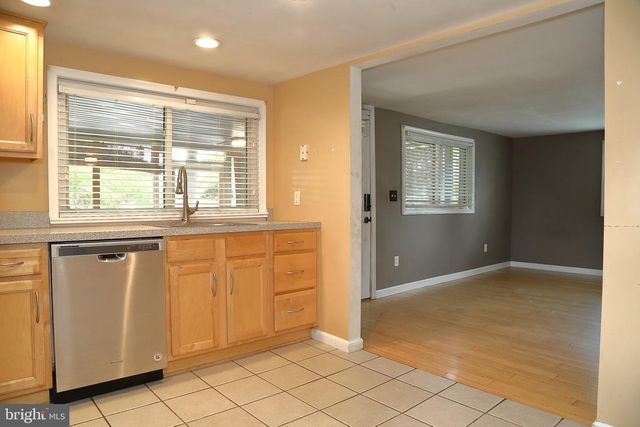 11 DUKE ST, Millersville, PA 17551