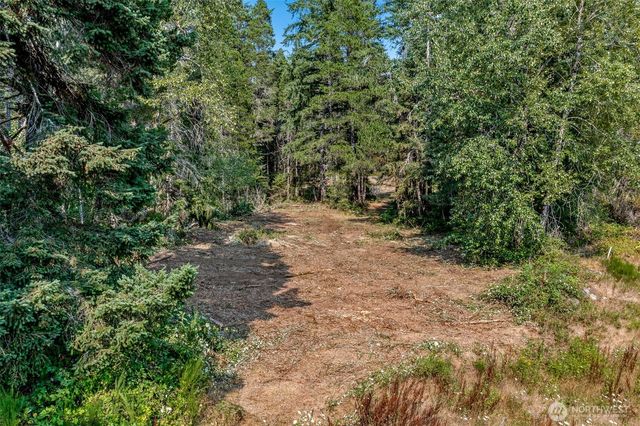 33 N Rainbow Way W, Hoodsport, WA 98548