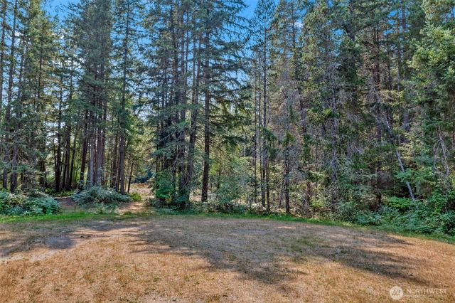 33 N Rainbow Way W, Hoodsport, WA 98548
