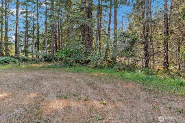 33 N Rainbow Way W, Hoodsport, WA 98548