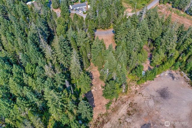 33 N Rainbow Way W, Hoodsport, WA 98548
