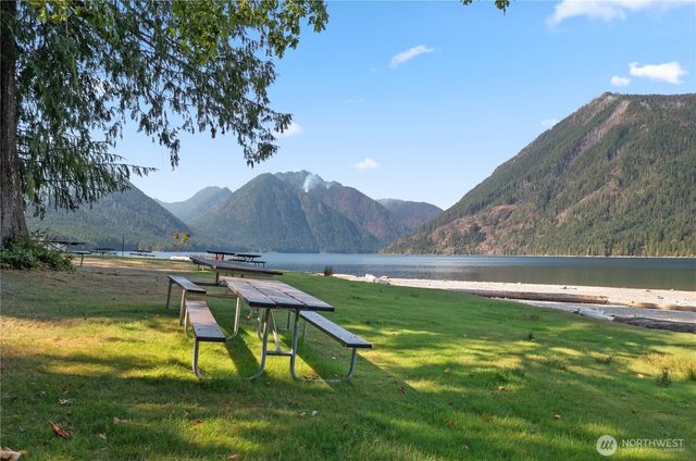 33 N Rainbow Way W, Hoodsport, WA 98548
