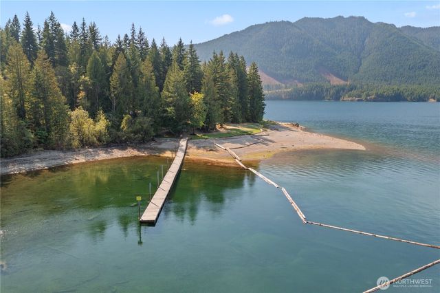 33 N Rainbow Way W, Hoodsport, WA 98548
