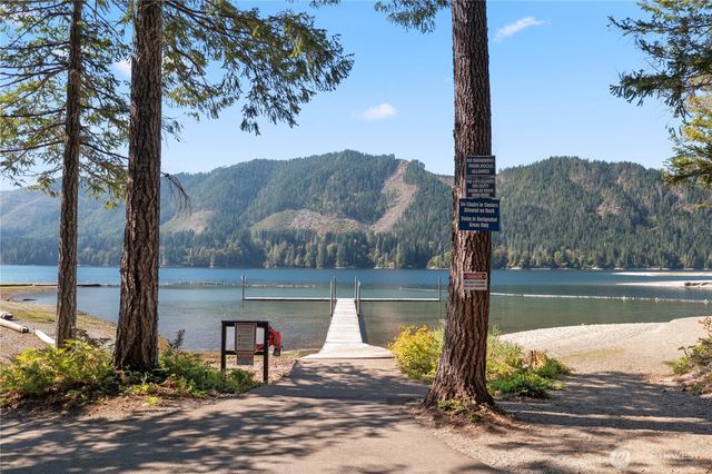 33 N Rainbow Way W, Hoodsport, WA 98548