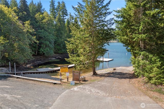 33 N Rainbow Way W, Hoodsport, WA 98548