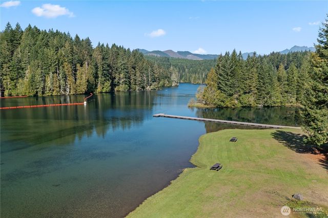 33 N Rainbow Way W, Hoodsport, WA 98548