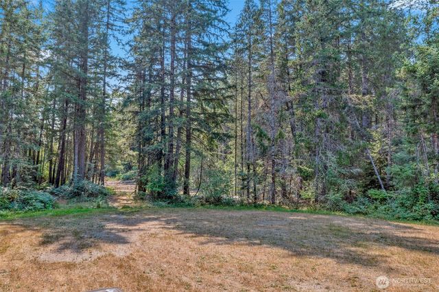 33 N Rainbow Way W, Hoodsport, WA 98548