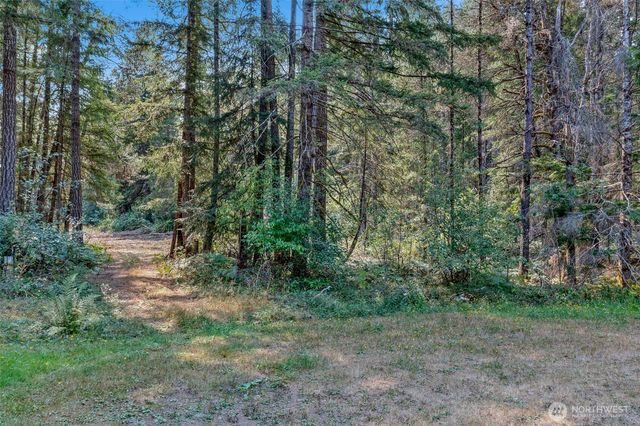 33 N Rainbow Way W, Hoodsport, WA 98548