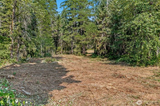 33 N Rainbow Way W, Hoodsport, WA 98548