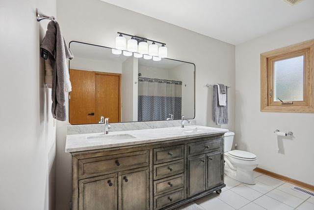 701 Wayne Drive, Crete, IL 60417