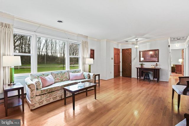 1396 S KING ST, Leesburg, VA 20175