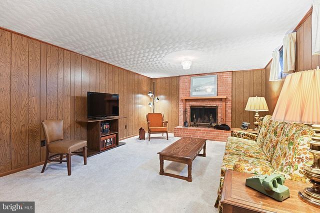 1396 S KING ST, Leesburg, VA 20175