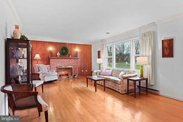 1396 S KING ST, Leesburg, VA 20175