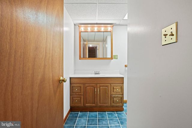 1396 S KING ST, Leesburg, VA 20175