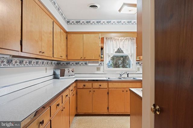 1396 S KING ST, Leesburg, VA 20175