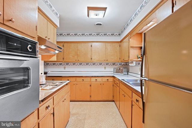 1396 S KING ST, Leesburg, VA 20175
