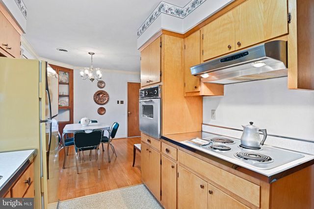 1396 S KING ST, Leesburg, VA 20175