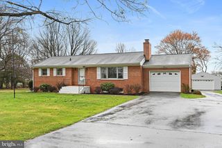 1396 S KING ST, Leesburg, VA 20175