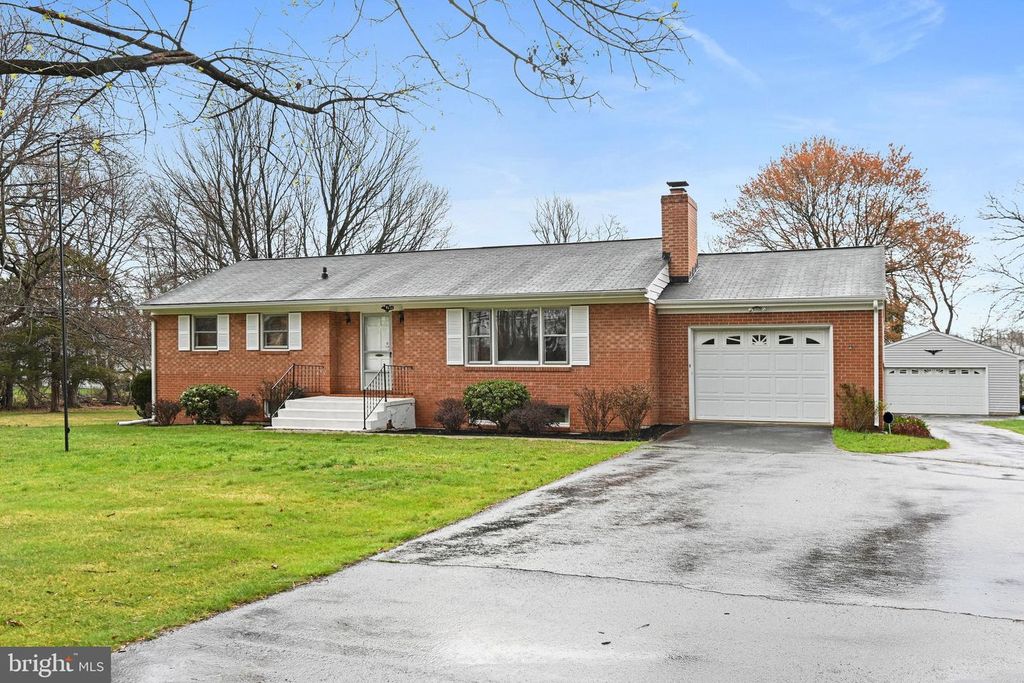 1396 S KING ST, Leesburg, VA 20175