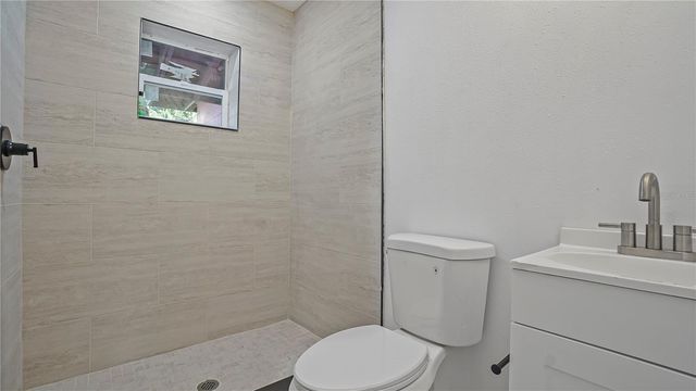 5717 LAWNDALE ROAD B, Orlando, FL 32808