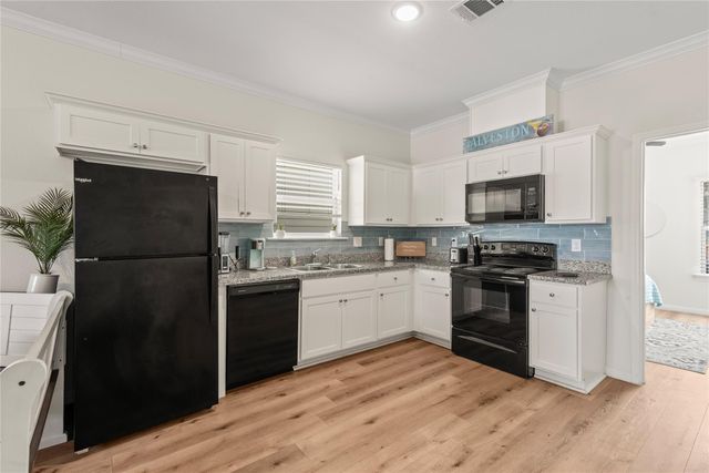 3535 Avenue M, Galveston, TX 77550