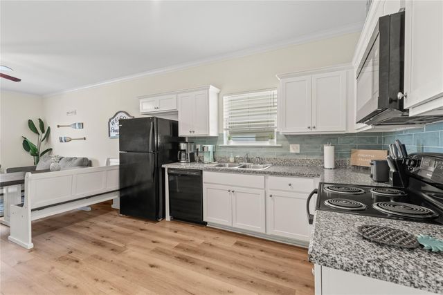 3535 Avenue M, Galveston, TX 77550