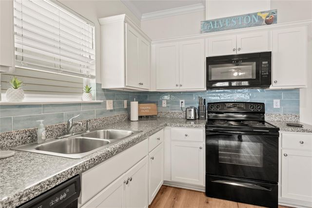 3535 Avenue M, Galveston, TX 77550