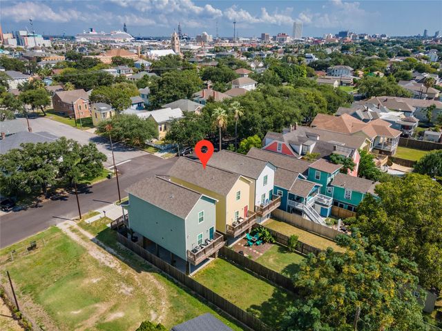 3535 Avenue M, Galveston, TX 77550