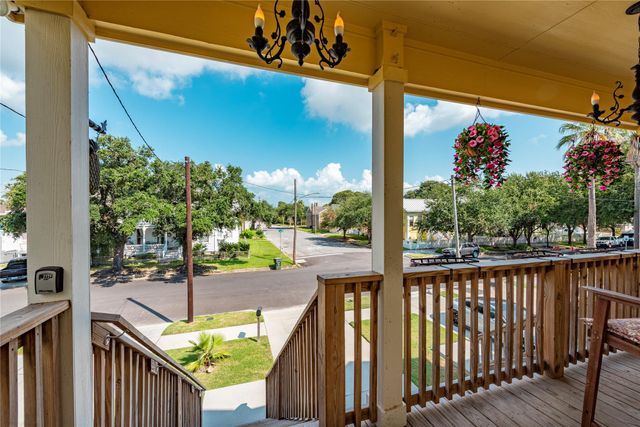 3535 Avenue M, Galveston, TX 77550