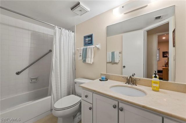 1055 Forest Lakes DR E209, Naples, FL 34105